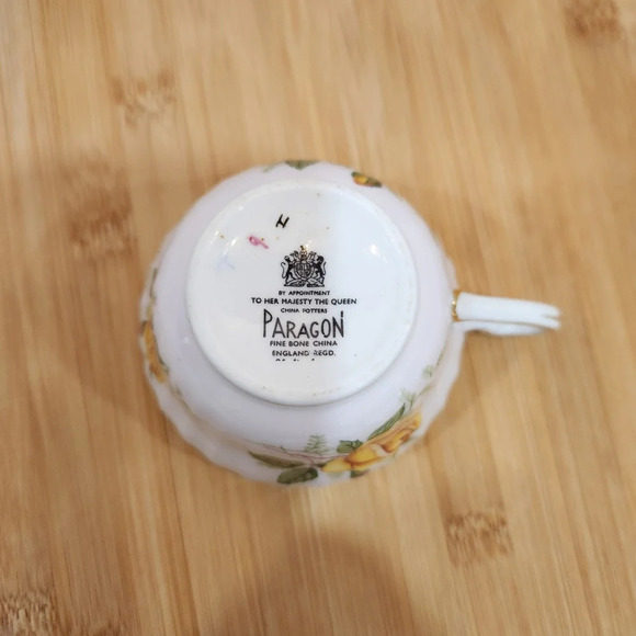 Vintage Paragon Cup Saucer Yellow Rose on White Fine Bone China Gold Rim Edge - Picture 7 of 8